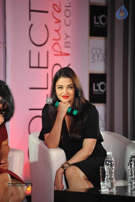 Aishwarya Rai Launches Loreal Moist Matte Lipstick - Photo 26 of 60