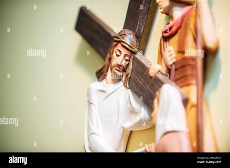 Jesus Christ carrying cross sculpture Stock Photo - Alamy