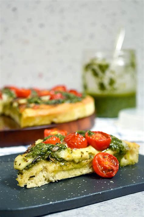 Mushroom Pesto Pizza - Jaja Bakes - jajabakes.com