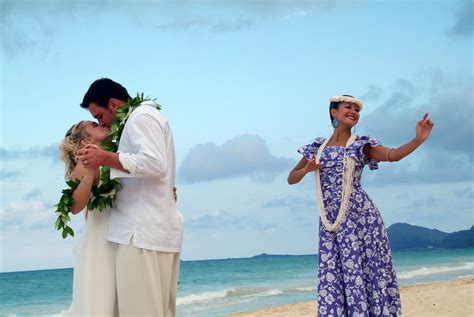 Hawaii Wedding - is an Oahu Beach Wedding Your Dream? | Sweet Hawaii Wedding: Beach Weddings and ...