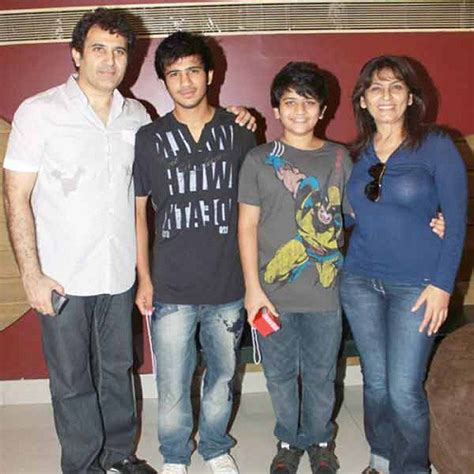 Archana Puran Singh Family Pictures Son Husband Background - sekho.in