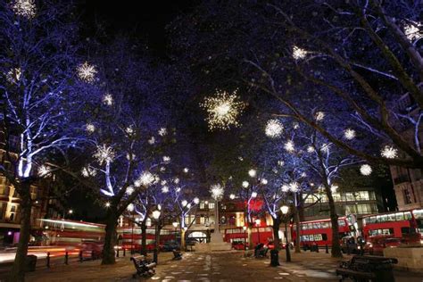 London: Christmas Lights Tour by Vintage Double-Decker Bus | GetYourGuide