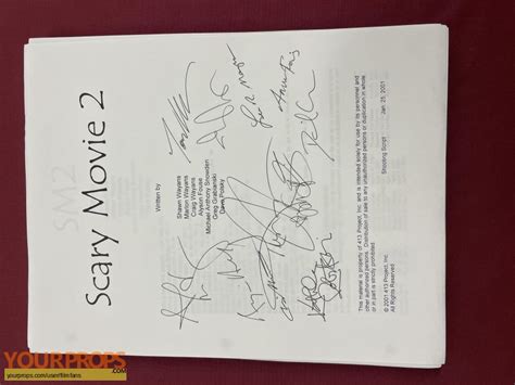 Scary Movie 2 “Scary Movie 2” cast signed Script original prod. material