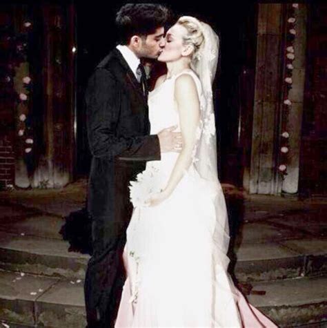 ZAYN MALIK & PERRIE EDWARDS TO GET MARRIED THIS CHRISTMAS? #MRSMALIK ...