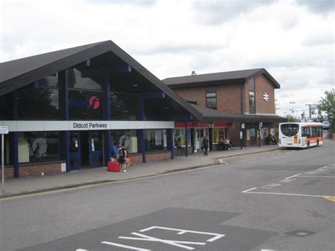 Didcot Parkway station © Rod Allday cc-by-sa/2.0 :: Geograph Britain and Ireland