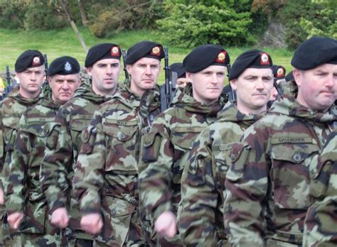 Over 400 Irish Defence Forces march through Letterkenny – Pic Special ...