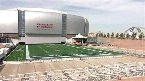 Watch Crew Roll Super Bowl Field Into Stadium - NBC News