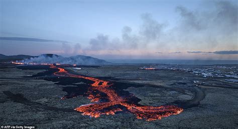 Horrifying footage shows lava from Iceland volcano engulfing homes | Daily Mail Online