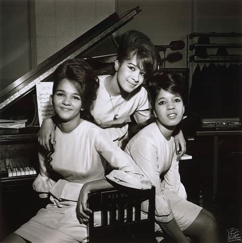 The Ronettes - Holiday Songs | Max Fm 95.8 Maximum Music