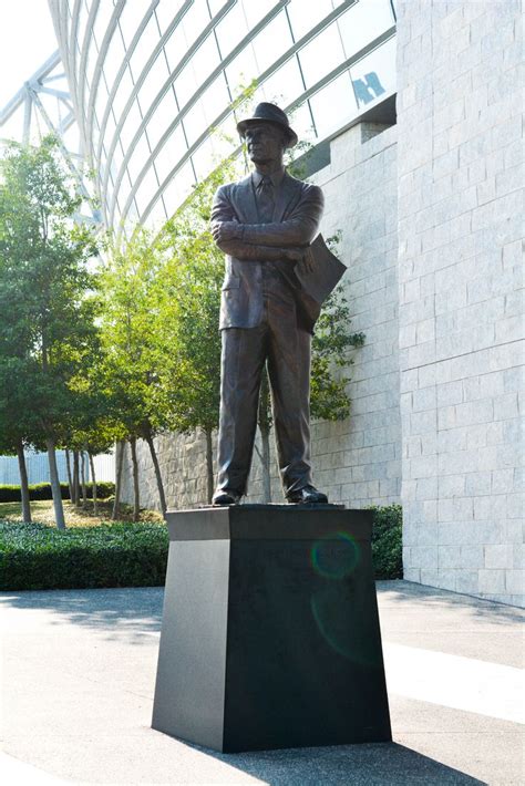 Tom Landry statue at AT&T Stadium in Arlington, Texas | Dallas cowboys images, Dallas cowboys ...