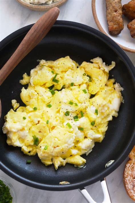 Perfect Scrambled Eggs (fluffy & delicious!) - Fit Foodie Finds