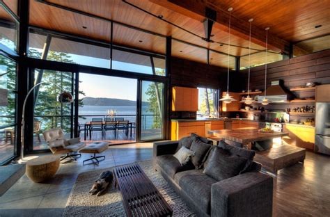 Coeur D’Alene Cabin Blends Lovely Lake Views With Modern Interiors