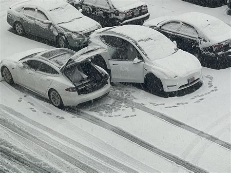 Tesla mobile technician dedicated to service during holiday snow storm ...