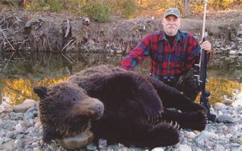 Grizzly Hunting in BC, Guided Hunts for Grizzly Bear Circle M Outfitters, BC