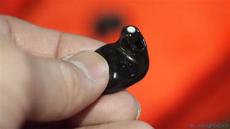 Phonak Virto Black Hearing Aids Look Like Regular Wireless Earbuds - SlashGear