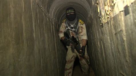 Gaza: Hamas militants die in tunnel collapse - BBC News