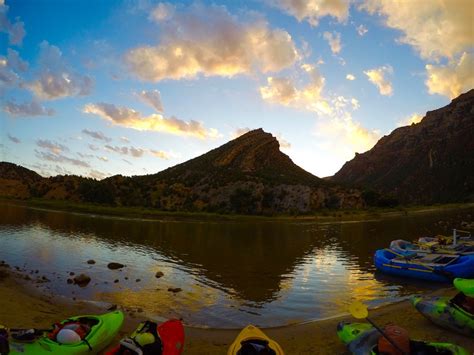 Sunrise over Dinosaur National Monument on the Green River ...