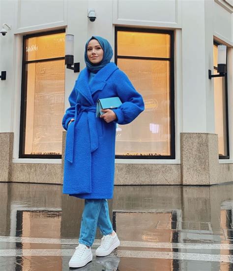 Classy Winter Coat Looks With Hijab - Zahrah Rose in 2023 | Winter coat ...