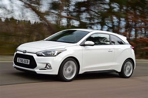 Hyundai i20 Coupe 1.0 turbo 2016 review | Auto Express