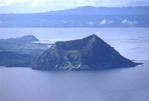 Taal Volcano showing signs of activity? | Philstar.com