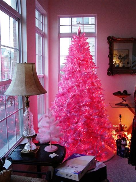 38 Charming Pink Christmas Tree Decorations Ideas - Decoration Love