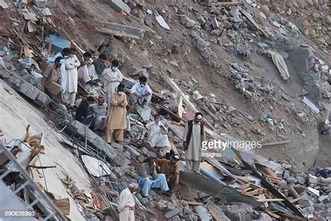 328 2005 Earthquake In Azad Kashmir Stock Photos, High-Res Pictures ...