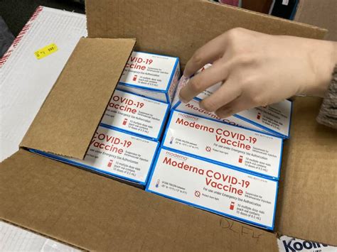 CVS starts offering Moderna COVID-19 vaccine booster shots at select Longs pharmacies | Honolulu ...