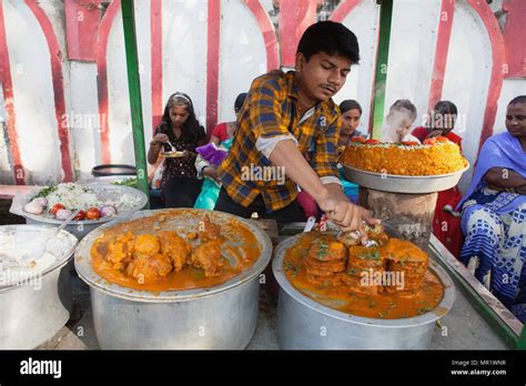 India, Bihar, Bodhgaya, Street food vendor in Bodh Stock Photo - Alamy