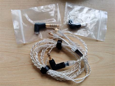 Silver iem cable mod with interchangeable plug, mmcx, Audio, Portable Audio Accessories on Carousell