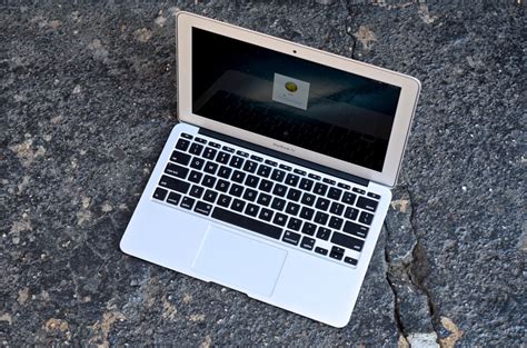 11-inch MacBook Air review: living with Apple's smallest laptop | The Verge