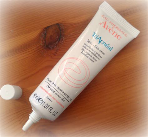 FloweryFloral: Avene Triacneal review