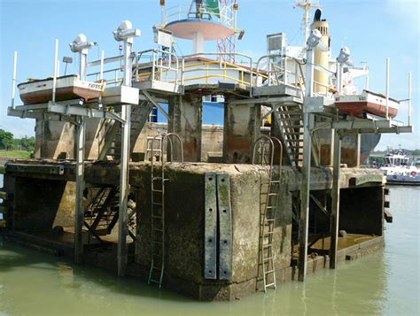 Extreme Boat Lifts Installed In The Panama Canal