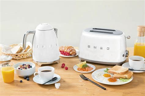 Win a Smeg Retro Kettle and Toaster Set - Daily Star