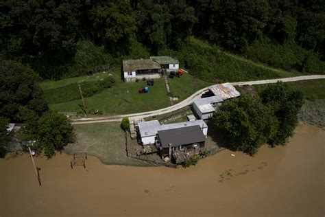 Kentucky Flooding Rescuers 'Will Be Finding Bodies for Weeks': Beshear ...