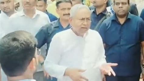 Watch: Peeved Nitish Kumar's signboard swap order to ‘ending Hindi's ...