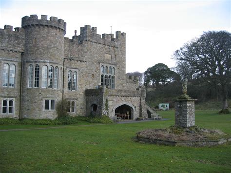 File:Featherstone Castle 2.jpg - Wikimedia Commons