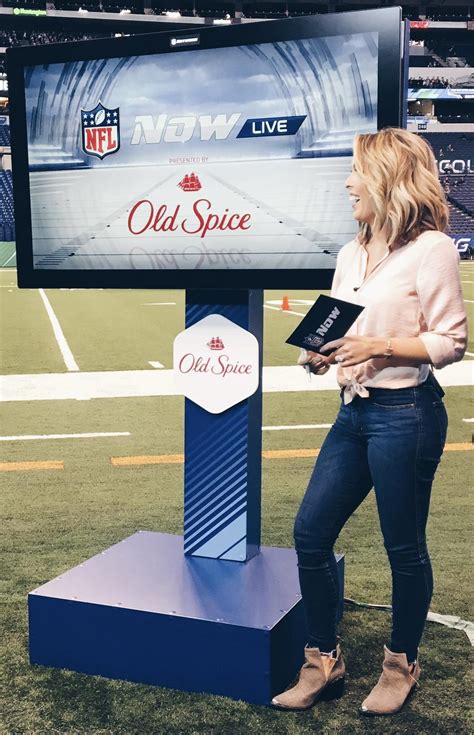 Colleen Wolfe - NFL Network : r/hot_reporters