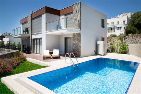 Villa Bavaria, 4 Bedroomed Modern Villa with Jacuzzi and private ...