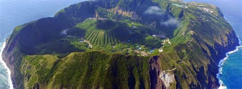 Amazing world-world we watch : Aogashima Island – Village In Active ...