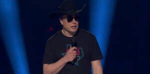 PHOTO Elon Musk Thinks He's A Native Texan Wearing A Cowboy Hat ...