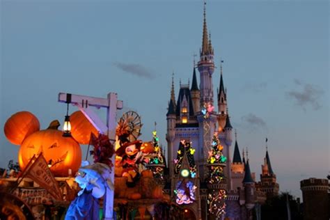 Halloween at Tokyo Disneyland: Ghosts, Goblins and CosPlayers! | HuffPost