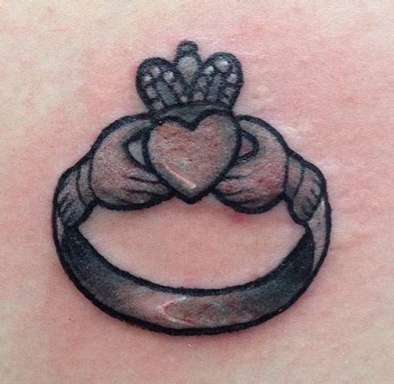 Top 9 Prettiest Claddagh Tattoo Designs | Styles At Life