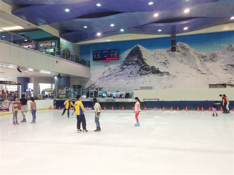 Anagon: MOA Ice Skating with the Gang!