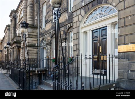 Traditional Edinburgh New Town architecture of buildings at Charlotte Square Stock Photo - Alamy