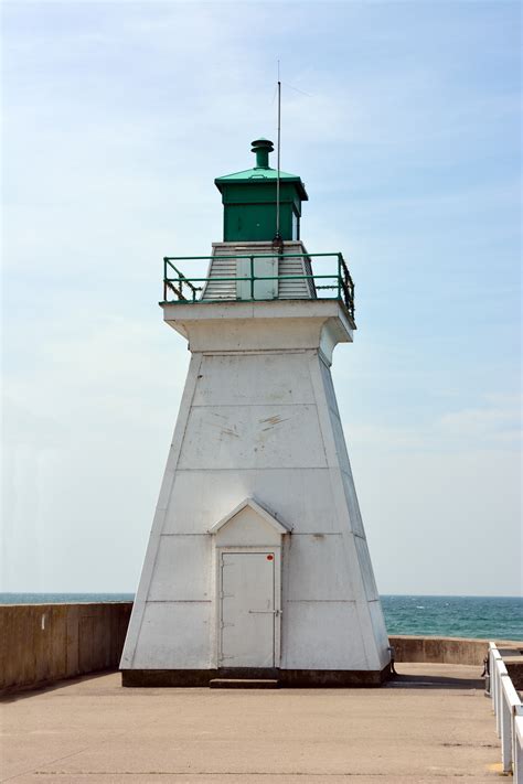 Canadian part of Great lakes - Ontario / Lake Erie / Port Dover West Pier lighthouse - World of ...