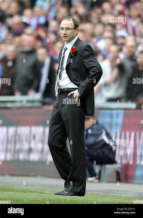 MARTIN O'NEILL ASTON VILLA FC MANAGER WEMBLEY STADIUM LONDON ENGLAND 28 ...