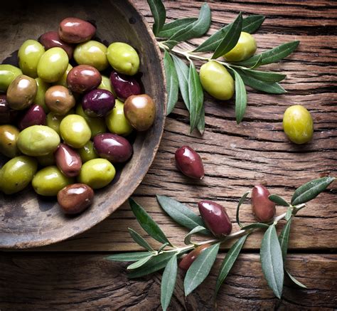 Greek Assorted Olives, Mixed Kalamata and Green Chalkidiki Olives, 1kg - Greek Tastes 4 All