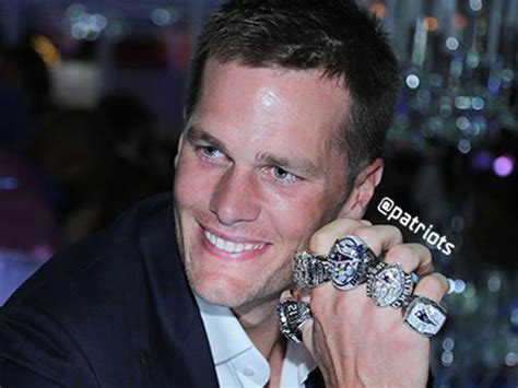 Tom Brady Shows Off 5 Rings at New England Patriots Super Bowl Ring ...