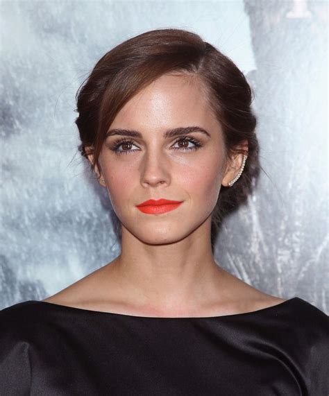 10 Times Emma Watson Made Her Own Beauty Rules | Celebrity eyebrows, Best eyebrow products, Face ...