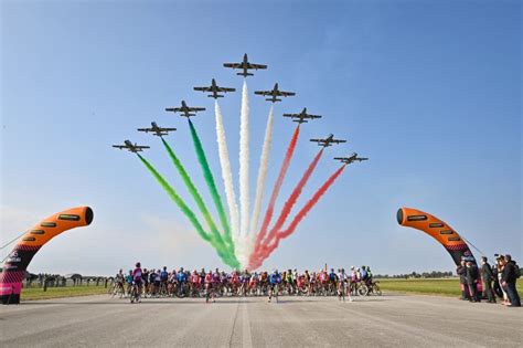 Le Frecce Tricolori compiono 60 anni FOTO - Gazzetta del Sud